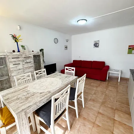 Apartament Primavera 293 *